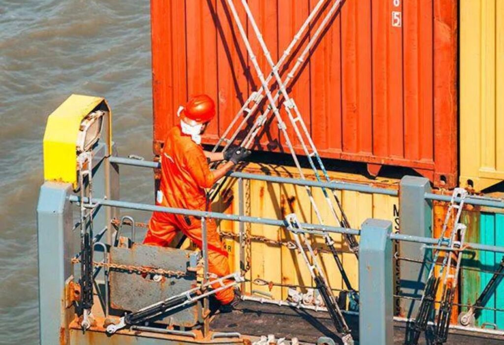 Container Lashing Equipment: Keeping Cargo Safe and Sound