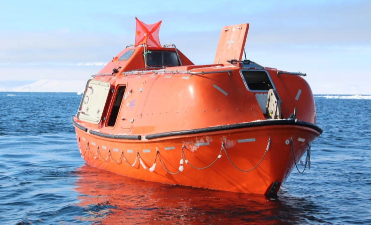 what is an enclosed lifeboat